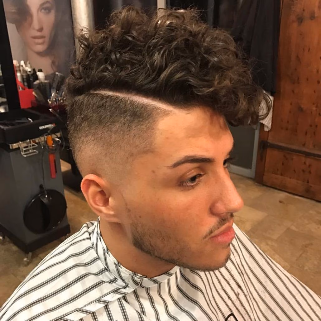 Fade mit Locken (Herren) bei Haar Exakt in Augsburg-Pfersee