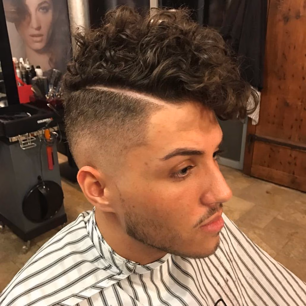 Fade mit Locken (Herren) bei Haar Exakt in Augsburg-Pfersee